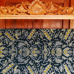 Tissu en coton batik indonésien artisanal, dessiné à la main, motif traditionnel Pringgodani, noir Sogan foncé, textile de qualité supérieure - Product Image 3