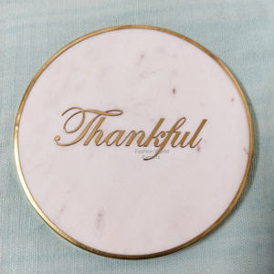 Dessous de verre en pierre blanche naturelle, lisses, durables et intemporels, avec mots de motivation, verres décoratifs. - Product Image 2