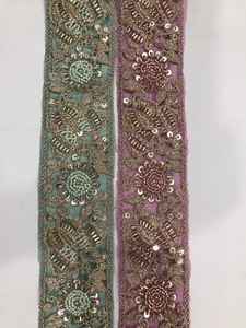 Elegante Encaje Bordado Estilo Zardosi con Diseño Floral, Ecológico, 100% Poliéster, con Intrincados Detalles de Cuentas, Lentejuelas Metálicas y Tul Fino - Product Image 2