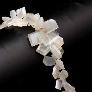 Cuentas facetadas de piedra lunar blanca natural para la fabricación de joyas, cuentas irregulares de piedra lunar blanca con forma de diamante. - Product Image 5