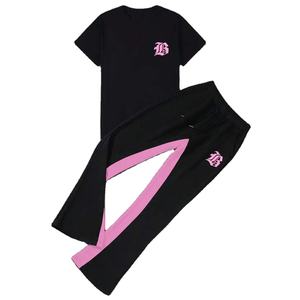 Bas évasé en polyester avec insert latéral rose et t-shirt avec logo personnalisé comprenant un cordon de serrage à la taille vêtements de rue décontractés - Product Image 1