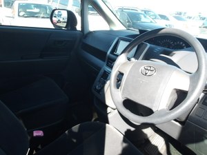 สำหรับรถยนต์ Voxy ZRR70G ปี 2010-Dar Es Salaam จากญี่ปุ่น เกียร์อัตโนมัติ วิ่งมากกว่า 100,000 ไมล์ เครื่องยนต์ 4 ลิตร - Product Image 5