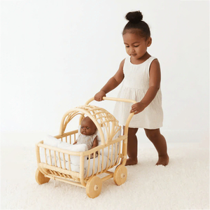 Cochecito de muñecas de ratán natural, hecho a mano, de mimbre, para niños, decoración para cuarto de juegos y simulaciones. - Product Image 1