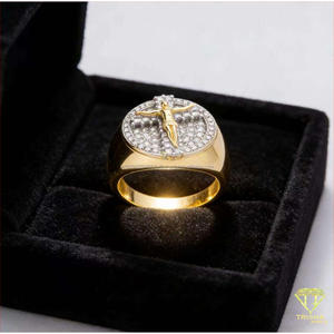 Anillo de cruz religiosa de lujo en plata 925 con diamante cultivado en laboratorio para colecciones de joyería de moda para hombres. - Product Image 5