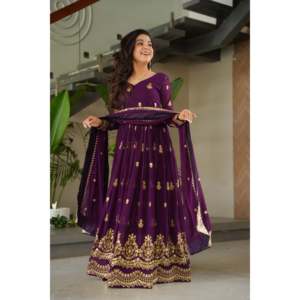 Robe de bal en satin de luxe avec embellissements en cristal et diamants et dupatta - Product Image 4