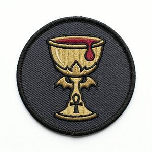 Patch brodé personnalisé en forme de goutte de sang de chauve-souris à suspendre, badge thermocollant rond pour vêtements gothiques vampire, fournisseur en gros pour le bricolage - Product Image 4