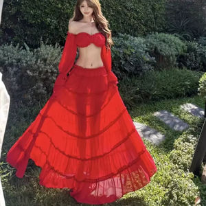 Conjunto de Top Corto y Maxi con Volantes y Hombros Descubiertos en Color Escarlata para Mujer, Tejido Sólido Lavado, Ecológico, Transpirable y Sexy para la Playa - Product Image 1