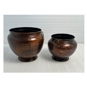 Jardinière décorative en fer avec finition cuivre antique, idéale pour balcon, jardin, terrasse, espaces intérieurs et décoration intérieure élégante - Product Image 1