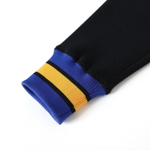 เสื้อสเวตเชิ้ตคอกลม Sigma Gamma Rho สีดำ ผ้าเชนิลล์ มีกระเป๋า  แบบสวมใส่สบาย อุ่นสบาย แขนยาว ผ้าฟลีซ  รับปักลายตามสั่ง  OEM ODM - Product Image 6