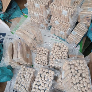 Juguete masticable de madera de café natural de Vietnam para mascotas, ideal para masticadores agresivos y para promover actividades diarias de juego. - Product Image 3