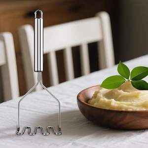 Écrase-pommes de terre robuste en acier inoxydable, outil de cuisine avec poignée ergonomique, résistant à la rouille, idéal pour des pommes de terre écrasées parfaites - Product Image 3