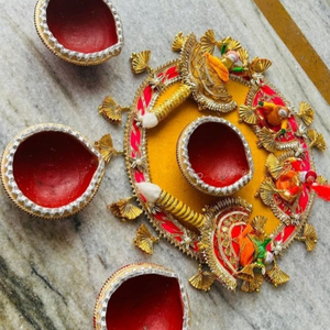 Juego de Thali para Puja Gota Patti Rajasthani Hecho a Mano - Decoración de Boda con Marionetas Kathputli - Plato Decorativo Tradicional Indio para Fiestas - Product Image 3