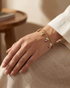 สร้อยข้อมือทองคำ 14K ประดับเพชร Polki ดีไซน์หรูหรา รุ่น Whimsy Bloom Floral Charm  ปรับขนาดได้ ทันสมัย - Product Image 2