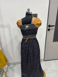 Robe longue évasée en coton imprimé de haute qualité, bleu marine, col carré, manches bouffantes smockées, pour femme, vente en gros - Product Image 4