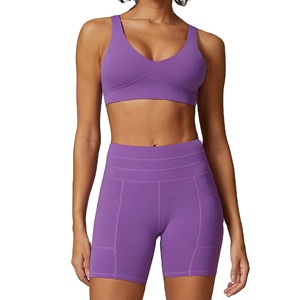 Ensemble de yoga personnalisé en gros, grande taille, respirant, sans couture, soutien-gorge de sport et short taille moyenne, couleur unie, doux, offrant un bon maintien et un ajustement confortable - Product Image 1