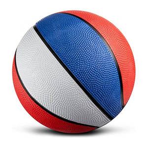 Ballon de basketball en caoutchouc abordable pour l'entraînement en extérieur, idéal pour les écoles, les centres d'entraînement, les équipes sportives et les séances de jeu quotidiennes - Product Image 1