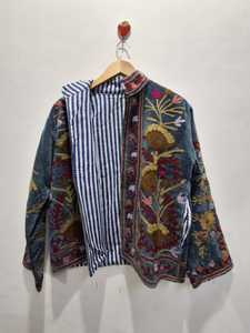 เสื้อแจ็คเก็ตผ้ากำมะหยี่ลายดอกไม้สไตล์วินเทจ ซูซานี  บุผ้าฝ้ายรักษ์โลก สำหรับผู้หญิง งานปักมือ  ทรงบอมเบอร์  ใส่ได้ในฤดูหนาว - Product Image 2