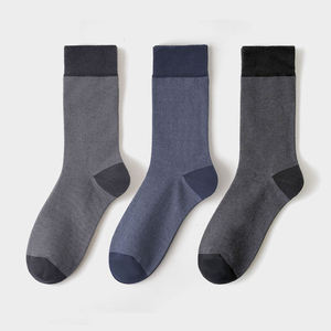 Chaussettes de sport en coton pour hommes avec logo personnalisé, motif dessin animé, respirantes, légères, absorbant la transpiration, idéales pour l'automne - Product Image 1