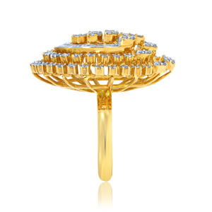 Bague de cocktail de luxe en or jaune 18 carats avec diamant en forme de poire, taille baguette et double halo de diamants ronds brillants pour femme - Product Image 3