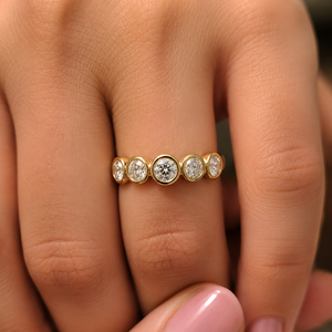 แหวนเพชรทรงกลมแบบฝังขอบครึ่งวง 14K ทองคำขาว แหวนวันครบรอบ แหวนเพชรเพาะเลี้ยงในห้องปฏิบัติการ  งานสั่งทำ เครื่องประดับขายส่งจากโรงงาน - Product Image 2