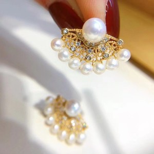 Boucles d'oreilles pendantes en argent pur style éventail en plumes de la République de Chine, avec 3 à 6 perles d'eau douce, nouvelle recommandation de produit - Product Image 1