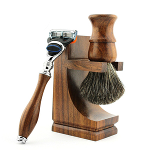 Cepillo de Aseo para Hombre Badger SE-1629 con Mango de Madera y Pelo de Pelo de Ardilla Silvertip - Product Image 1
