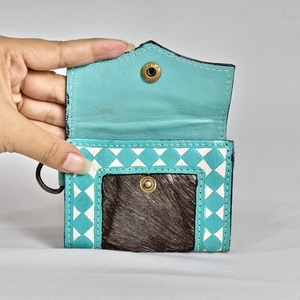 Monedero de Cuero Vacuno con Diseño Personalizado, Hecho a Mano, con Patrón a Cuadros y Correa para la Muñeca, Elegante Tarjetero para Mujer - Product Image 3