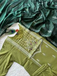 Nueva Colección de Ropa India y Pakistaní para Mujer, Conjunto de Kurti de Algodón Suave con Trabajo a Mano y Dupatta de Seda Pesada - Product Image 6