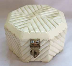 Boîte décorative hexagonale en os sculptée à la main, de qualité supérieure, pour bijoux, cadeau, nouveauté créative, décoration d'intérieur - Product Image 1