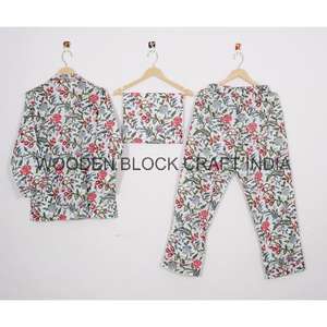 ชุดนอนผ้าฝ้ายลายดอกไม้ เสื้อและกางเกงขายาว เนื้อผ้านุ่ม น้ำหนักเบา ชุดนอนฤดูร้อนสำหรับผู้หญิง ชุดนอนใส่กลางคืน - Product Image 5