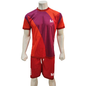 Ensemble d'uniformes de football personnalisés grande taille, maillots et shorts de football respirants en polyester, fournisseur d'équipements d'équipe OEM - Product Image 1