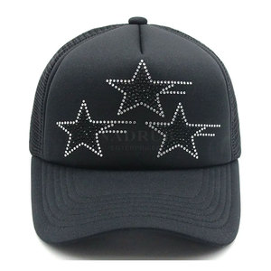 Gorra Trucker Moderna con Pedrería en la Parte Delantera y Malla en la Parte Trasera, Cómoda y Hecha en Pakistán - Product Image 6