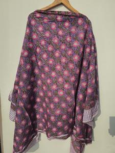 ผ้าซิ่นอินเดียลายดอกไม้สีม่วง ปาเรโอทำมือ ผ้าซันกาเนรี ผ้าคลุมชายหาด ชุดฤดูร้อน สไตล์โบฮีเมียน ผ้าคลุมชุดว่ายน้ำ ชุดใส่เที่ยวรีสอร์ท - Product Image 5