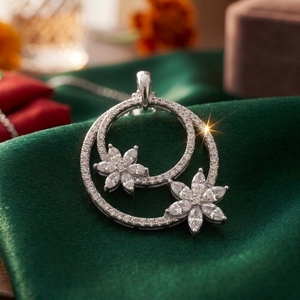 Colgante Floral de Doble Círculo con Diamantes Cultivados en Laboratorio con Corte Marquesa, Chapado en Oro, Regalo Inspirado en la Naturaleza para Ocasiones Festivas - Product Image 1