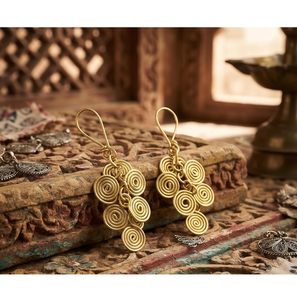 Boucles d'oreilles pendantes classiques en spirale de fil de laiton faites à la main, à prix abordable, pour mariage personnalisé, fête, ensemble de boucles d'oreilles manchette tendance - Product Image 6