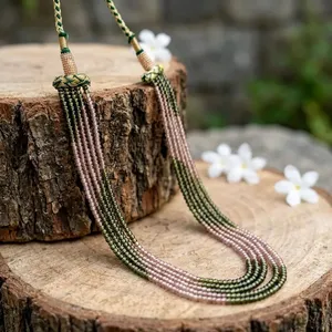 Collar artesanal de 5 capas con circonita cúbica y cuentas de vidrio, estilo Mala, joyería étnica tradicional india. - Product Image 6
