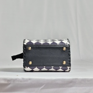Nouveau sac à main et bandoulière élégant pour femme en cuir véritable artisanal à motif à carreaux de style western pour un usage quotidien - Product Image 2