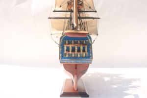 Maqueta de Barco de Guerra de la Plantaación de San Pavel Hecha a Mano - Réplica a Escala del Histórico Buque de Guerra Imperial Ruso para Decoración de Hogar u Oficina - Product Image 3