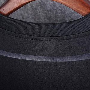 Ensemble de survêtements pour hommes au design minimaliste classique, texture douce, pour une mode décontractée intemporelle et les activités de loisirs. - Product Image 6