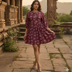 Túnica Corta Midi de Algodón con Estampado Floral Granate, Cuello en V, Estilo Étnico Bohemio, Prenda Artesanal India, Cintura Natural - Product Image 1