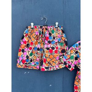 Conjunto de Camisa de Manga Corta con Estampado de Puntos Coloridos para Mujer, Conjunto Casual de Primavera/Verano de 2 Piezas, Pantalones Cortos Tejidos, Corte Regular, Cuello Camisero - Product Image 4