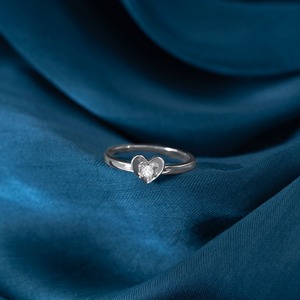 Bague minimaliste en forme de cœur en diamant naturel en argent sterling 925 pour femmes - Product Image 5