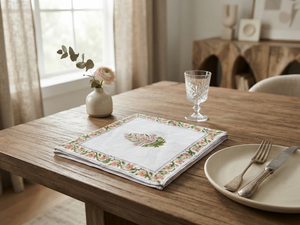 Nappe carrée en coton blanc brodée à la main avec des motifs floraux traditionnels, 100% coton, pour la table à manger, pour les fêtes à la maison - Product Image 2