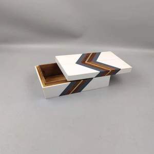 AL MALIK CRAFT Caja de Almacenamiento de Madera Rectangular Gris Blanca con Incrustaciones Florales, Organizador de Joyas para Collares, Anillos y Cosméticos 0-1L - Product Image 1