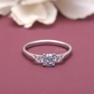 Bague de fiançailles à trois pierres en diamant de laboratoire taille coussin certifié IGI, or blanc/jaune et rose 14 carats, bague trilogie en diamant - Product Image 1