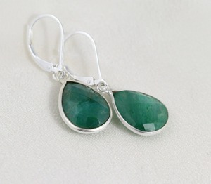 Pendientes de Plata con Esmeralda Natural en Forma de Pera, Joyería de Piedra de Nacimiento de Mayo, Estilo Lever-Back para Mujer - Product Image 4