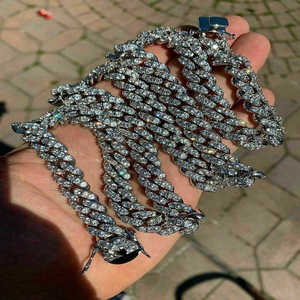 สร้อยคอเงินแท้ 925 ชุบทอง 18K ประดับเพชรโมอิสซาไนต์ทรงเหลี่ยมแบบกล่อง ดีไซน์กรงเล็บ สไตล์ฮิปฮอป เหมาะสำหรับงานปาร์ตี้และใส่ได้ทุกวัน - Product Image 5