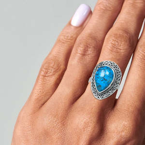 Anillo Minimalista Unisex de Plata Bañada con Bisel de Crisocola Natural, Joyería Fina Hecha a Mano, Certificado - Product Image 1