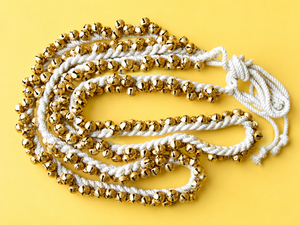 Campanas de latón chapado Kathak Ghungroo de primera calidad con correas ajustables para el tobillo, accesorios musicales metálicos para la práctica del danza clásica - Product Image 3