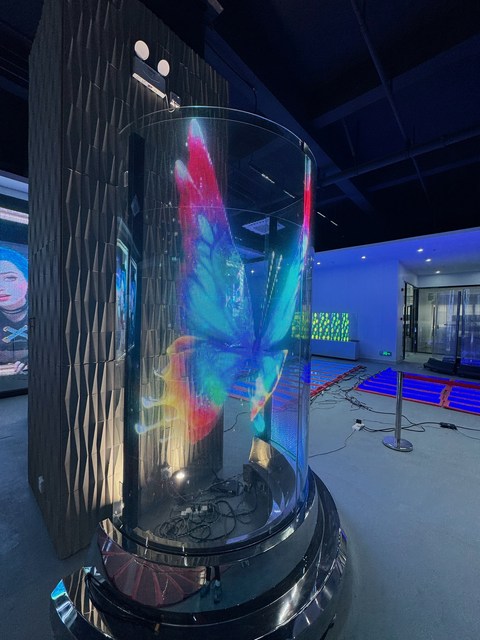 Transparent Crystal LED Display Film, Cuttable Glass LED Screen, Suitable for Exhibition Hall Decoration.